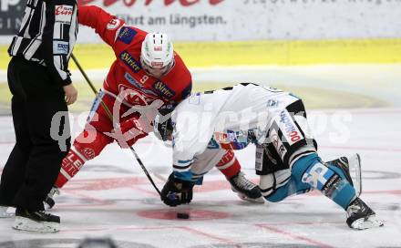 EBEL. Eishockey Bundesliga. KAC gegen 	EHC Liwest Black Wings Linz. Matthew Neal, (KAC), Philipp Lukas (Linz). Klagenfurt, am 28.9.2017.
Foto: Kuess

---
pressefotos, pressefotografie, kuess, qs, qspictures, sport, bild, bilder, bilddatenbank