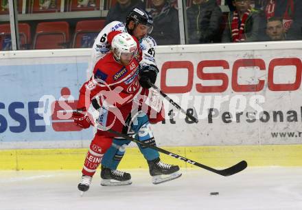 EBEL. Eishockey Bundesliga. KAC gegen 	EHC Liwest Black Wings Linz. Johannes Bischofberger,  (KAC), Patrick Spannring (Linz). Klagenfurt, am 28.9.2017.
Foto: Kuess

---
pressefotos, pressefotografie, kuess, qs, qspictures, sport, bild, bilder, bilddatenbank