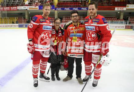 EBEL. Eishockey Bundesliga. KAC gegen 	EHC Liwest Black Wings Linz. Jamie Lundmark, Stefan Geier, Antenne Fans (KAC). Klagenfurt, am 28.9.2017.
Foto: Kuess

---
pressefotos, pressefotografie, kuess, qs, qspictures, sport, bild, bilder, bilddatenbank