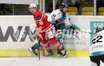 EBEL. Eishockey Bundesliga. KAC gegen 	EHC Liwest Black Wings Linz. Manuel Ganahl, (KAC), Mario Altmann (Linz). Klagenfurt, am 28.9.2017.
Foto: Kuess

---
pressefotos, pressefotografie, kuess, qs, qspictures, sport, bild, bilder, bilddatenbank