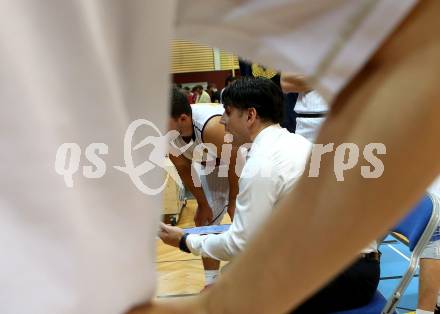 Basketball 2. Bundesliga. Grunddurchgang. 2. Runde. Woerthersee Piraten gegen St. Poelten Dragons. Trainer Andreas Kuttnig (Piraten). Klagenfurt, am 30.9.2017.
Foto: Kuess
---
pressefotos, pressefotografie, kuess, qs, qspictures, sport, bild, bilder, bilddatenbank