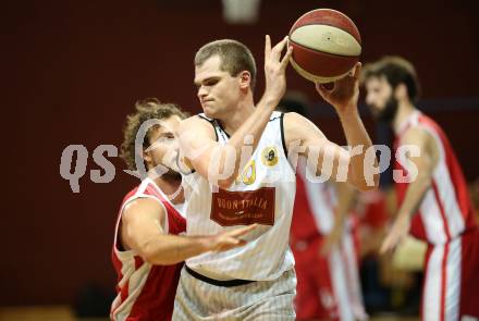 Basketball 2. Bundesliga. Grunddurchgang. 2. Runde. Woerthersee Piraten gegen St. Poelten Dragons. Ian Moschik,  (Piraten), Florian Poecksteiner (St. Poelten). Klagenfurt, am 30.9.2017.
Foto: Kuess
---
pressefotos, pressefotografie, kuess, qs, qspictures, sport, bild, bilder, bilddatenbank