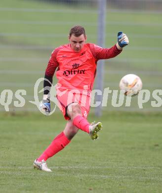 Fussball. Kaerntner Liga. Kraig gegen Feldkirchen. Stefan Petautschnig (Kraig). Kraig, 30.9.2017.
Foto: Kuess
---
pressefotos, pressefotografie, kuess, qs, qspictures, sport, bild, bilder, bilddatenbank