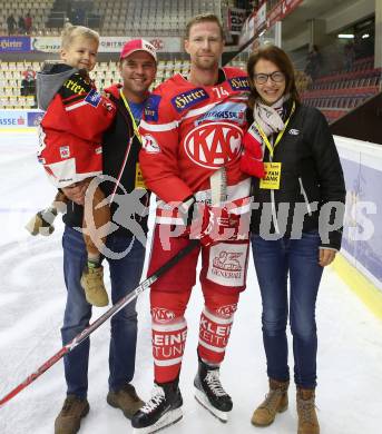 EBEL. Eishockey Bundesliga. KAC gegen 	HC TWK Innsbruck. Antenne Fans. Jamie Lundmark (KAC). Klagenfurt, am 1.10.2017.
Foto: Kuess

---
pressefotos, pressefotografie, kuess, qs, qspictures, sport, bild, bilder, bilddatenbank