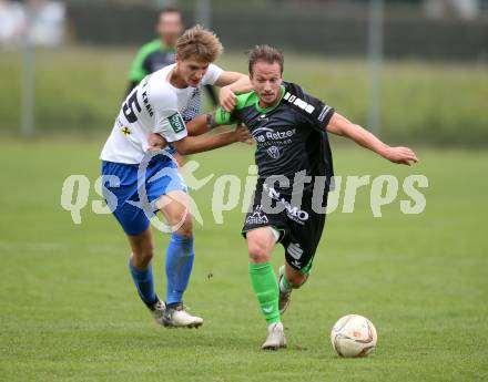 Fussball. Kaerntner Liga. Kraig gegen Feldkirchen. Paul Andreas Feichter (Kraig), Michael Kulnik (Feldkirchen), Kraig, 30.9.2017.
Foto: Kuess
---
pressefotos, pressefotografie, kuess, qs, qspictures, sport, bild, bilder, bilddatenbank