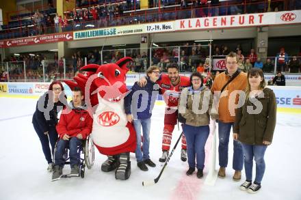 EBEL. Eishockey Bundesliga. KAC gegen 	HC TWK Innsbruck. Spieler des Abends David Joseph Fischer (KAC). Klagenfurt, am 1.10.2017.
Foto: Kuess

---
pressefotos, pressefotografie, kuess, qs, qspictures, sport, bild, bilder, bilddatenbank