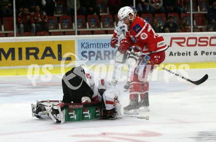 EBEL. Eishockey Bundesliga. KAC gegen 	HC TWK Innsbruck. Stefan Geier, (KAC), Patrik Nechvatal (Innsbruck). Klagenfurt, am 1.10.2017.
Foto: Kuess

---
pressefotos, pressefotografie, kuess, qs, qspictures, sport, bild, bilder, bilddatenbank