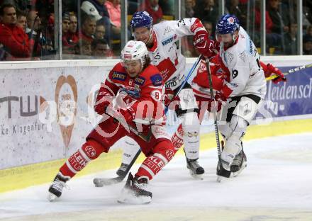 EBEL. Eishockey Bundesliga. KAC gegen 	HC TWK Innsbruck. Nikolaus Kraus, (KAC), Jeremie Ouellet Blain, Tyler Spurgeon (Innsbruck). Klagenfurt, am 1.10.2017.
Foto: Kuess

---
pressefotos, pressefotografie, kuess, qs, qspictures, sport, bild, bilder, bilddatenbank