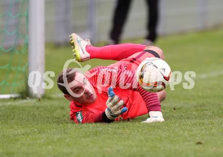 Fussball. Kaerntner Liga. Kraig gegen Feldkirchen. Stefan Petautschnig (Kraig). Kraig, 30.9.2017.
Foto: Kuess
---
pressefotos, pressefotografie, kuess, qs, qspictures, sport, bild, bilder, bilddatenbank