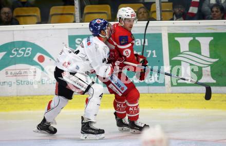 EBEL. Eishockey Bundesliga. KAC gegen 	HC TWK Innsbruck. Matthew Neal, (KAC), Sacha Guimond (Innsbruck). Klagenfurt, am 1.10.2017.
Foto: Kuess

---
pressefotos, pressefotografie, kuess, qs, qspictures, sport, bild, bilder, bilddatenbank