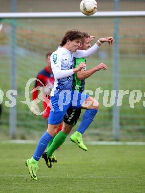 Fussball. Kaerntner Liga. Kraig gegen Feldkirchen. Michael Salbrechter (Kraig), Josef Hudelist (Feldkirchen), Kraig, 30.9.2017.
Foto: Kuess
---
pressefotos, pressefotografie, kuess, qs, qspictures, sport, bild, bilder, bilddatenbank