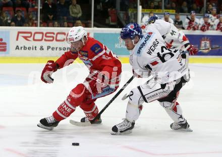 EBEL. Eishockey Bundesliga. KAC gegen 	HC TWK Innsbruck. Marco Brucker, (KAC), Kevin Wehrs (Innsbruck). Klagenfurt, am 1.10.2017.
Foto: Kuess

---
pressefotos, pressefotografie, kuess, qs, qspictures, sport, bild, bilder, bilddatenbank