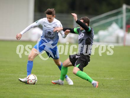 Fussball. Kaerntner Liga. Kraig gegen Feldkirchen. Marco Reibnegger (Kraig),  Mario Antunovic (Feldkirchen), Kraig, 30.9.2017.
Foto: Kuess
---
pressefotos, pressefotografie, kuess, qs, qspictures, sport, bild, bilder, bilddatenbank