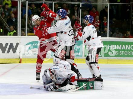 EBEL. Eishockey Bundesliga. KAC gegen 	HC TWK Innsbruck. Manuel Ganahl, (KAC), Jeremie Ouellet Blain (Innsbruck). Klagenfurt, am 1.10.2017.
Foto: Kuess

---
pressefotos, pressefotografie, kuess, qs, qspictures, sport, bild, bilder, bilddatenbank