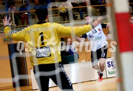 HLA. Handball Liga Austria SC Ferlach gegen UHK Krems. Boris Vodisek  (Ferlach), Gregory Musel (Krems). Ferlach, am 3.10.2017.
Foto: Kuess
---
pressefotos, pressefotografie, kuess, qs, qspictures, sport, bild, bilder, bilddatenbank