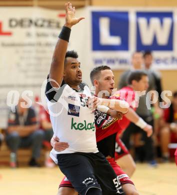 HLA. Handball Liga Austria SC Ferlach gegen UHK Krems. Adonis GONZALEZ MARTINEZ, (Ferlach), Marko Simek  (Krems). Ferlach, am 3.10.2017.
Foto: Kuess
---
pressefotos, pressefotografie, kuess, qs, qspictures, sport, bild, bilder, bilddatenbank