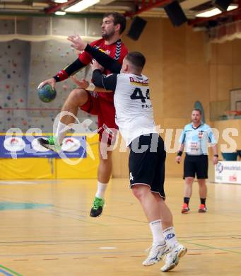 HLA. Handball Liga Austria SC Ferlach gegen UHK Krems. Marek Pales (Ferlach),  Sebastian Feichtinger (Krems). Ferlach, am 3.10.2017.
Foto: Kuess
---
pressefotos, pressefotografie, kuess, qs, qspictures, sport, bild, bilder, bilddatenbank