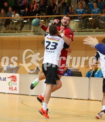 HLA. Handball Liga Austria SC Ferlach gegen UHK Krems. Boris Vodisek, (Ferlach), Sebastian Feichtinger (Krems). Ferlach, am 3.10.2017.
Foto: Kuess
---
pressefotos, pressefotografie, kuess, qs, qspictures, sport, bild, bilder, bilddatenbank