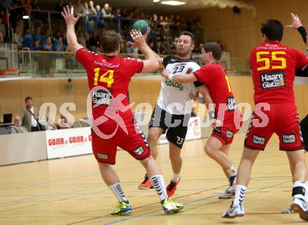 HLA. Handball Liga Austria SC Ferlach gegen UHK Krems. Boris Vodisek (Ferlach), Fabian Posch, Guenther Walzer (Krems). Ferlach, am 3.10.2017.
Foto: Kuess
---
pressefotos, pressefotografie, kuess, qs, qspictures, sport, bild, bilder, bilddatenbank