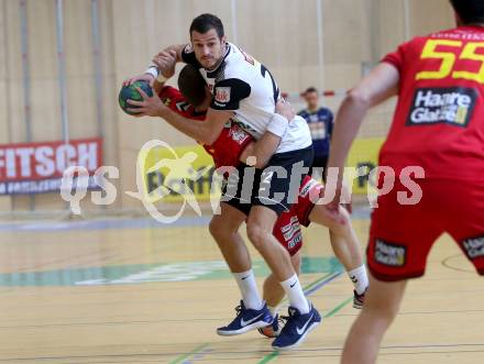 HLA. Handball Liga Austria SC Ferlach gegen UHK Krems. Dean Pomorisac (Ferlach), Guenther Walzer (Krems). Ferlach, am 3.10.2017.
Foto: Kuess
---
pressefotos, pressefotografie, kuess, qs, qspictures, sport, bild, bilder, bilddatenbank