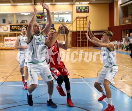 Basketball 2. Bundesliga. Grunddurchgang. 3. Runde. KOS Celovec gegen St. Poelten Dragons. Vjeran Soldo, Florian Ponholzer (KOS Celovec), Martin Speiser (St. Poelten). Klagenfurt, am 7.10.2017.
Foto: Kuess
---
pressefotos, pressefotografie, kuess, qs, qspictures, sport, bild, bilder, bilddatenbank