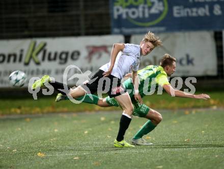 Fussball. Kaerntner Liga. Spittal gegen FC Lendorf. Ralph Roman Scheer (Spittal), Mario Daniel Gugganig (Lendorf). Spittal, 6.10.2017.
Foto: Kuess
---
pressefotos, pressefotografie, kuess, qs, qspictures, sport, bild, bilder, bilddatenbank