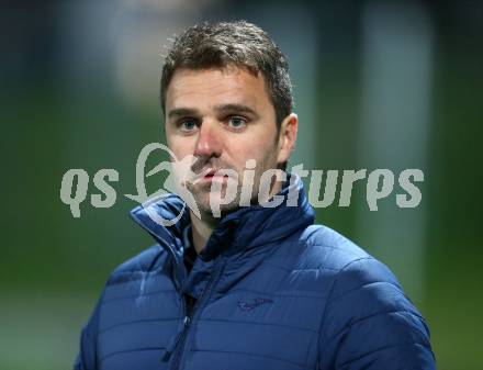 Fussball. Kaerntner Liga. Spittal gegen FC Lendorf. Trainer Rudolf Schoenherr (Spittal). Spittal, 6.10.2017.
Foto: Kuess
---
pressefotos, pressefotografie, kuess, qs, qspictures, sport, bild, bilder, bilddatenbank