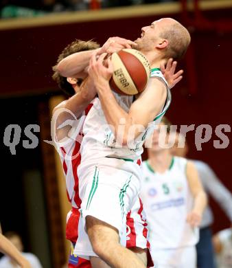 Basketball 2. Bundesliga. Grunddurchgang. 3. Runde. KOS Celovec gegen St. Poelten Dragons. Jakob Strazar (KOS Celovec), Denis Soldo (St. Poelten). Klagenfurt, am 7.10.2017.
Foto: Kuess
---
pressefotos, pressefotografie, kuess, qs, qspictures, sport, bild, bilder, bilddatenbank