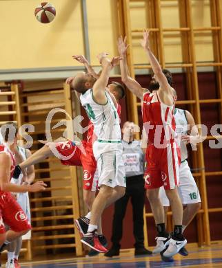 Basketball 2. Bundesliga. Grunddurchgang. 3. Runde. KOS Celovec gegen St. Poelten Dragons. Jakob Strazar (KOS Celovec), Denis Soldo, Andreas Bauch (St. Poelten). Klagenfurt, am 7.10.2017.
Foto: Kuess
---
pressefotos, pressefotografie, kuess, qs, qspictures, sport, bild, bilder, bilddatenbank