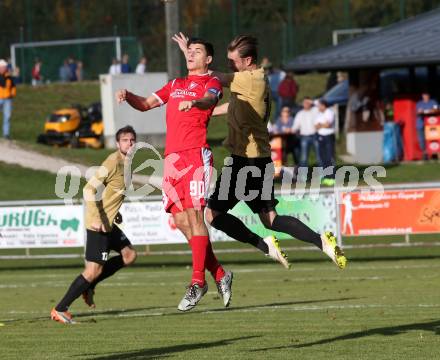 Fussball. Kaerntner Liga. Koettmannsdorf gegen ATUS Ferlach. Nico Hrstic (Koettmannsdorf), Lukas Jaklitsch  (ATUS Ferlach). Koettmannsdorf, 8.10.2017.
Foto: Kuess
---
pressefotos, pressefotografie, kuess, qs, qspictures, sport, bild, bilder, bilddatenbank