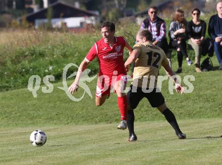 Fussball. Kaerntner Liga. Koettmannsdorf gegen ATUS Ferlach. Martin Trattnig (Koettmannsdorf), Thomas Waldhauser  (ATUS Ferlach). Koettmannsdorf, 8.10.2017.
Foto: Kuess
---
pressefotos, pressefotografie, kuess, qs, qspictures, sport, bild, bilder, bilddatenbank