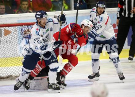 EBEL. Eishockey Bundesliga. KAC gegen 	Fehervar AV 19. Manuel Ganahl, (KAC), Jonathan Harty, Miklos Rajna (Alba Volan). Klagenfurt, am 8.10.2017.
Foto: Kuess

---
pressefotos, pressefotografie, kuess, qs, qspictures, sport, bild, bilder, bilddatenbank