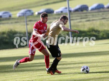 Fussball. Kaerntner Liga. Koettmannsdorf gegen ATUS Ferlach. Christian Schimmel (Koettmannsdorf), Daniel Jobst (ATUS Ferlach). Koettmannsdorf, 8.10.2017.
Foto: Kuess
---
pressefotos, pressefotografie, kuess, qs, qspictures, sport, bild, bilder, bilddatenbank