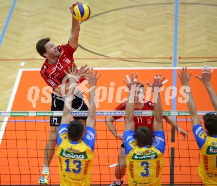 AVL. Volleyball. Volley League Men. SK Posojilnica Aich Dob gegen VBK Woerthersee Loewen Klagenfurt. Lukasz Wiese, Michal Hruska (Aich Dob), Markus Franz Schloffer (Klagenfurt). Bleiburg, am 11.10.2017.
Foto: Kuess
---
pressefotos, pressefotografie, kuess, qs, qspictures, sport, bild, bilder, bilddatenbank