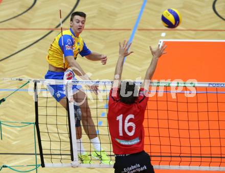 AVL. Volleyball. Volley League Men. SK Posojilnica Aich Dob gegen VBK Woerthersee Loewen Klagenfurt. Michal Petras  (Aich Dob), Simon Fruehbauer (Klagenfurt). Bleiburg, am 11.10.2017.
Foto: Kuess
---
pressefotos, pressefotografie, kuess, qs, qspictures, sport, bild, bilder, bilddatenbank