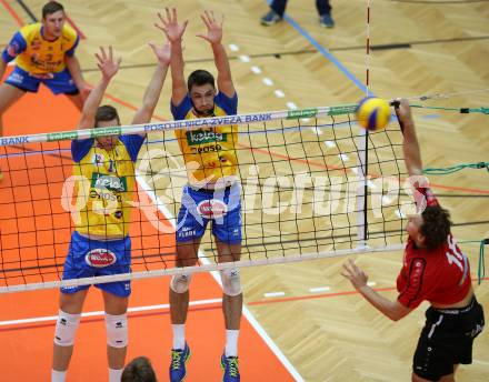 AVL. Volleyball. Volley League Men. SK Posojilnica Aich Dob gegen VBK Woerthersee Loewen Klagenfurt. Mario Koncilja, Lukasz Wiese (Aich Dob), Simon Fruehbauer (Klagenfurt). Bleiburg, am 11.10.2017.
Foto: Kuess
---
pressefotos, pressefotografie, kuess, qs, qspictures, sport, bild, bilder, bilddatenbank
