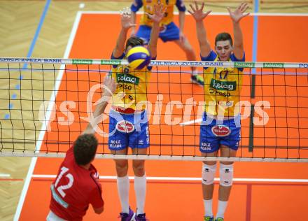 AVL. Volleyball. Volley League Men. SK Posojilnica Aich Dob gegen VBK Woerthersee Loewen Klagenfurt. David Michel, Mario Koncilja
(Aich Dob), Markus Franz Schloffer  (Klagenfurt). Bleiburg, am 11.10.2017.
Foto: Kuess
---
pressefotos, pressefotografie, kuess, qs, qspictures, sport, bild, bilder, bilddatenbank