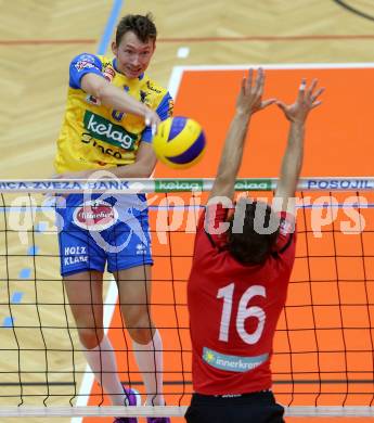 AVL. Volleyball. Volley League Men. SK Posojilnica Aich Dob gegen VBK Woerthersee Loewen Klagenfurt.  David Michel (Aich Dob), Simon Fruehbauer (Klagenfurt). Bleiburg, am 11.10.2017.
Foto: Kuess
---
pressefotos, pressefotografie, kuess, qs, qspictures, sport, bild, bilder, bilddatenbank