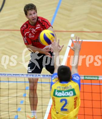 AVL. Volleyball. Volley League Men. SK Posojilnica Aich Dob gegen VBK Woerthersee Loewen Klagenfurt. Michal Petras (Aich Dob), Markus Franz Schloffer (Klagenfurt). Bleiburg, am 11.10.2017.
Foto: Kuess
---
pressefotos, pressefotografie, kuess, qs, qspictures, sport, bild, bilder, bilddatenbank