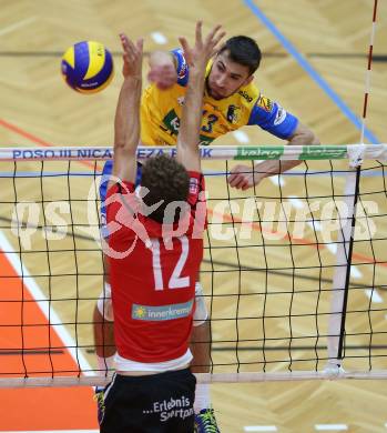 AVL. Volleyball. Volley League Men. SK Posojilnica Aich Dob gegen VBK Woerthersee Loewen Klagenfurt. Lukasz Wiese (Aich Dob), Markus Franz Schloffer  (Klagenfurt). Bleiburg, am 11.10.2017.
Foto: Kuess
---
pressefotos, pressefotografie, kuess, qs, qspictures, sport, bild, bilder, bilddatenbank