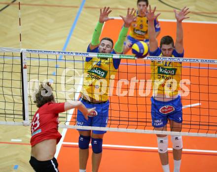 AVL. Volleyball. Volley League Men. SK Posojilnica Aich Dob gegen VBK Woerthersee Loewen Klagenfurt. Jan Krol, Mario Koncilja (Aich Dob), Felix Friedl (Klagenfurt). Bleiburg, am 11.10.2017.
Foto: Kuess
---
pressefotos, pressefotografie, kuess, qs, qspictures, sport, bild, bilder, bilddatenbank