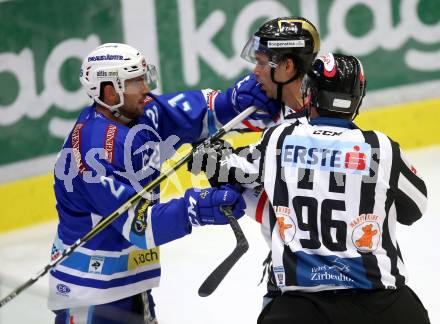 EBEL. Eishockey Bundesliga. EC VSV gegen HC Orli Znojmo. Benjamin Petrik, (VSV), Tomas Plihal (Znojmo). Villach, am 12.10.2017.
Foto: Kuess 


---
pressefotos, pressefotografie, kuess, qs, qspictures, sport, bild, bilder, bilddatenbank