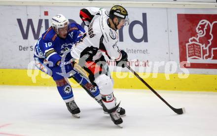 EBEL. Eishockey Bundesliga. EC VSV gegen HC Orli Znojmo. Robert Flick, (VSV), Stepan Csamango (Znojmo). Villach, am 12.10.2017.
Foto: Kuess 


---
pressefotos, pressefotografie, kuess, qs, qspictures, sport, bild, bilder, bilddatenbank