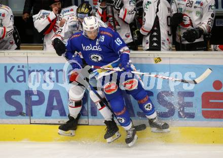 EBEL. Eishockey Bundesliga. EC VSV gegen HC Orli Znojmo. Stefan Bacher, (VSV), Patrik Novak (Znojmo). Villach, am 12.10.2017.
Foto: Kuess 


---
pressefotos, pressefotografie, kuess, qs, qspictures, sport, bild, bilder, bilddatenbank
