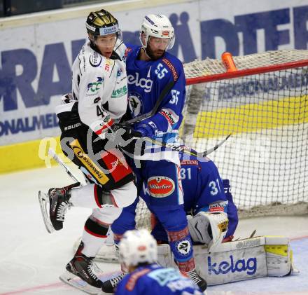 EBEL. Eishockey Bundesliga. EC VSV gegen HC Orli Znojmo. Andrew Sarauer, (VSV), Petr Mrazek (Znojmo). Villach, am 12.10.2017.
Foto: Kuess 


---
pressefotos, pressefotografie, kuess, qs, qspictures, sport, bild, bilder, bilddatenbank