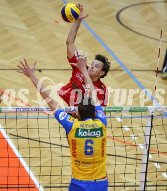 AVL. Volleyball. Volley League Men. SK Posojilnica Aich Dob gegen VBK Woerthersee Loewen Klagenfurt. David Michel (Aich Dob), Simon Fruehbauer (Klagenfurt). Bleiburg, am 11.10.2017.
Foto: Kuess
---
pressefotos, pressefotografie, kuess, qs, qspictures, sport, bild, bilder, bilddatenbank