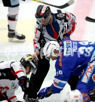 EBEL. Eishockey Bundesliga. EC VSV gegen HC Orli Znojmo. Schiedsrichter, Patrick Platzer,  (VSV), Tomas Plihal (Znojmo). Villach, am 12.10.2017.
Foto: Kuess 


---
pressefotos, pressefotografie, kuess, qs, qspictures, sport, bild, bilder, bilddatenbank