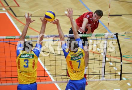 AVL. Volleyball. Volley League Men. SK Posojilnica Aich Dob gegen VBK Woerthersee Loewen Klagenfurt. Michal Hruska, Kasper Vuorinen (Aich Dob), Arwin Kopschar (Klagenfurt). Bleiburg, am 11.10.2017.
Foto: Kuess
---
pressefotos, pressefotografie, kuess, qs, qspictures, sport, bild, bilder, bilddatenbank