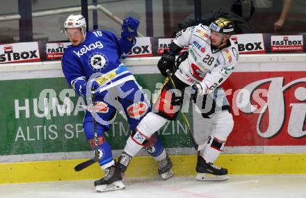 EBEL. Eishockey Bundesliga. EC VSV gegen HC Orli Znojmo. Robert Flick, (VSV), Marek Biro (Znojmo). Villach, am 12.10.2017.
Foto: Kuess 


---
pressefotos, pressefotografie, kuess, qs, qspictures, sport, bild, bilder, bilddatenbank
