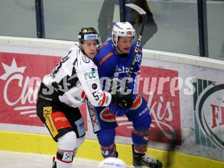 EBEL. Eishockey Bundesliga. EC VSV gegen HC Orli Znojmo. Patrick Platzer,  (VSV), Radim Matus (Znojmo). Villach, am 12.10.2017.
Foto: Kuess 


---
pressefotos, pressefotografie, kuess, qs, qspictures, sport, bild, bilder, bilddatenbank